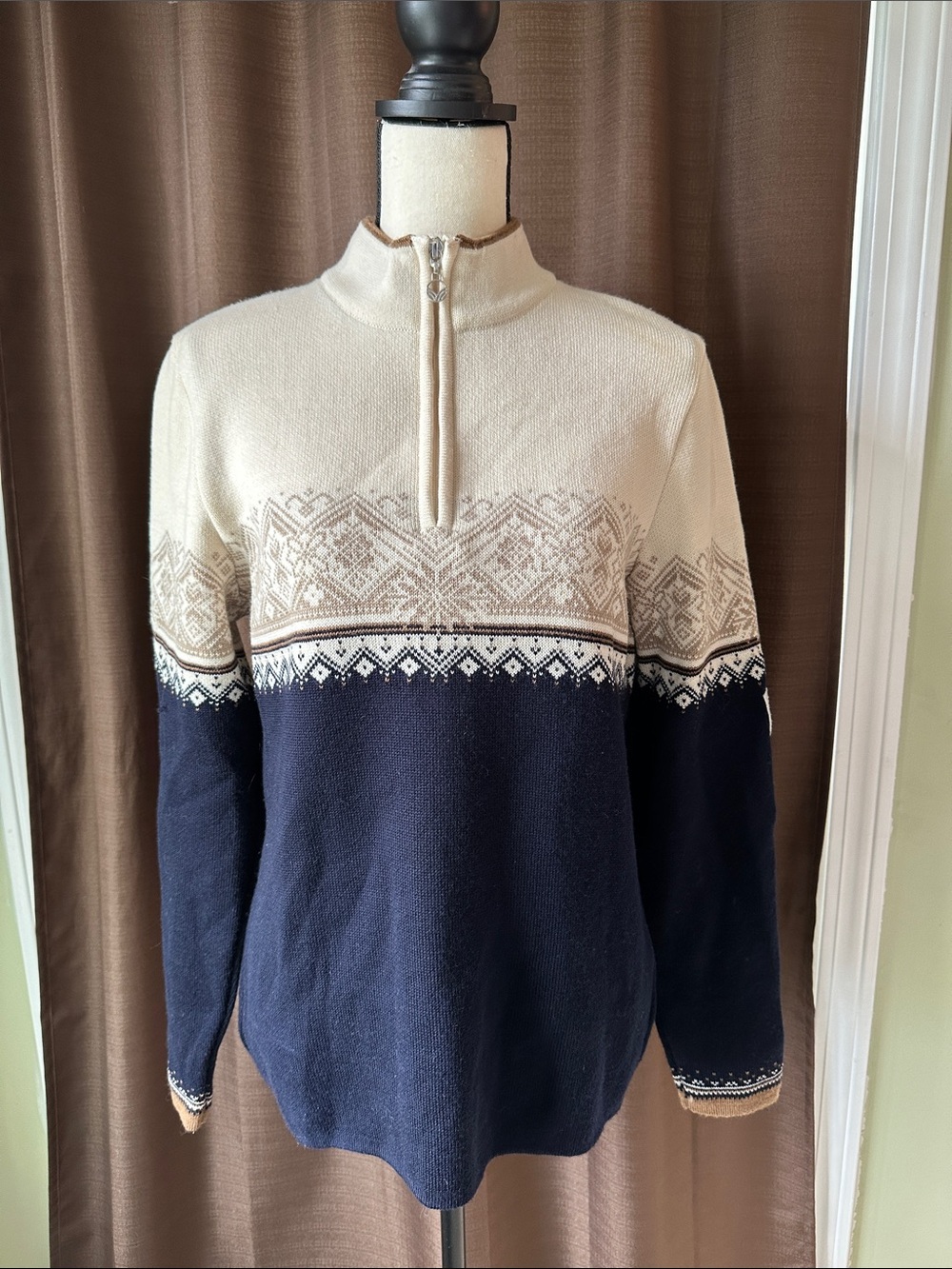 Dale of Norway Men’s 1/4 Zip Sweater. Size Large